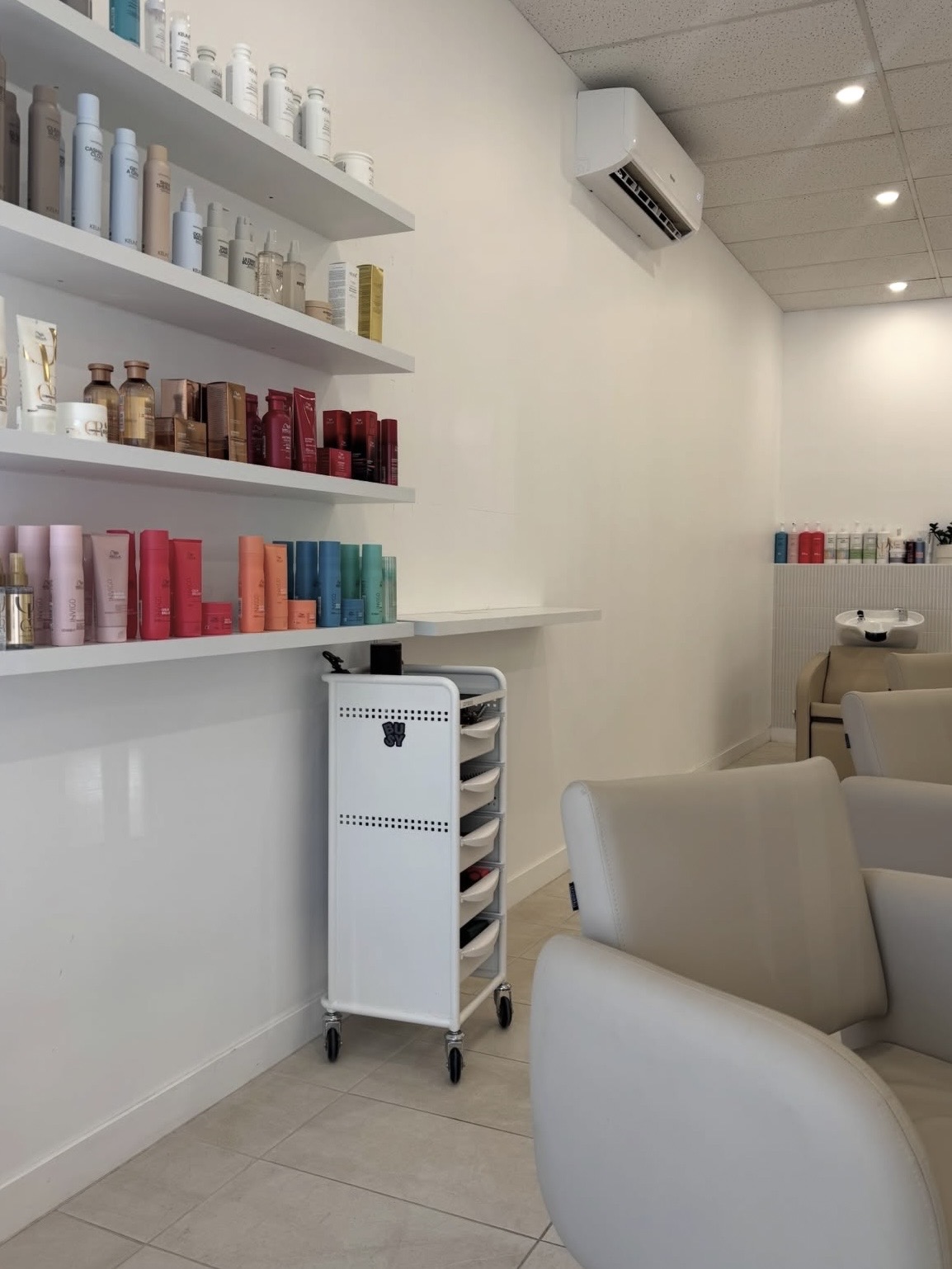 Colour bar and wash chairs