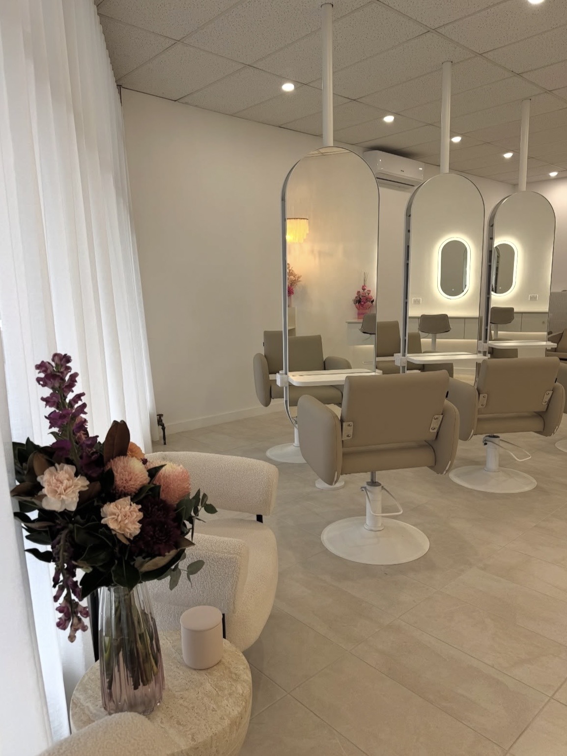 Styling stations with arched mirrors